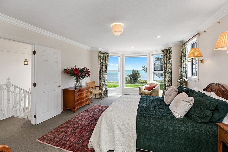 Photo of property in 1 Kawaroa Lane, New Plymouth, 4310