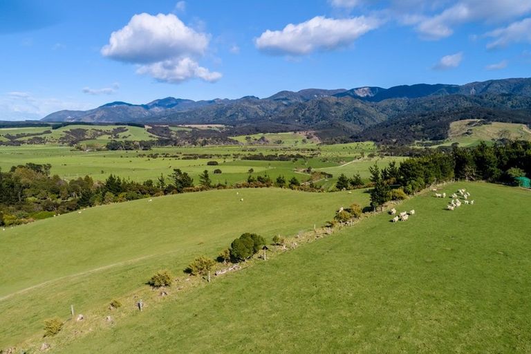 Photo of property in 2943a Western Lake Road, Western Lake, Featherston, 5773