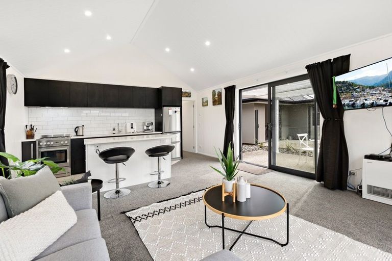 Photo of property in 4 Cone Peak Close, Lake Hayes, Queenstown, 9304