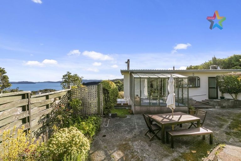 Photo of property in 44 Maungaraki Road, Korokoro, Lower Hutt, 5012