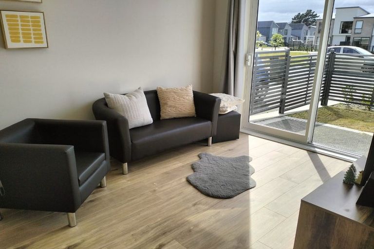 Photo of property in 77 Hokioi Drive, Kenepuru, Porirua, 5022