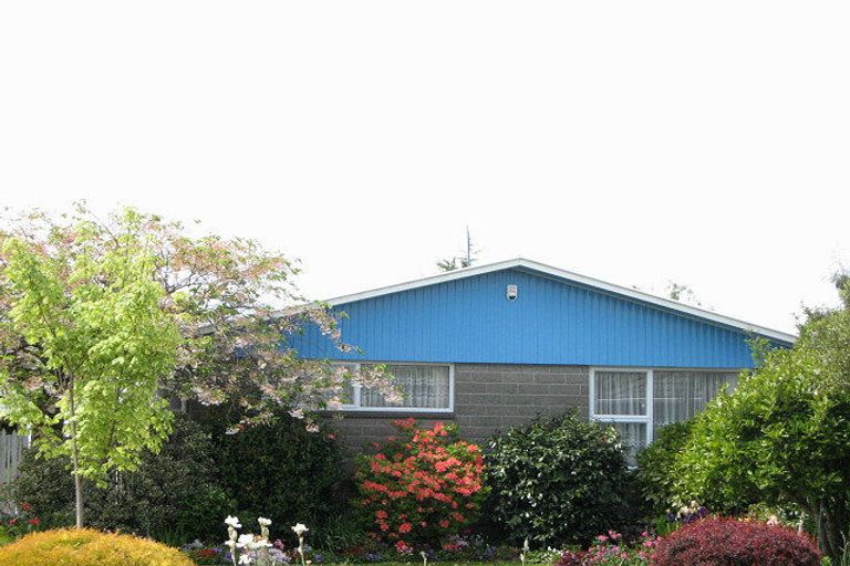 Photo of property in 14 Inca Place, Redwood, Christchurch, 8051