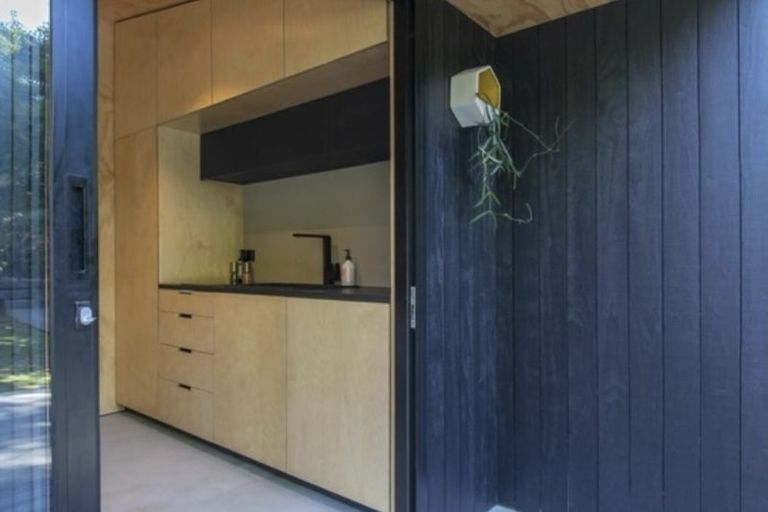 Photo of property in 3 George Avenue, Herald Island, Auckland, 0618