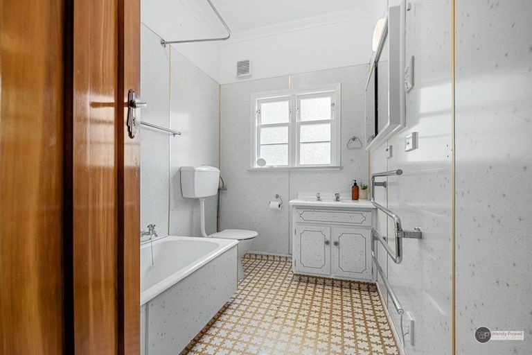 Photo of property in 28 Rossiter Avenue, Waterloo, Lower Hutt, 5011