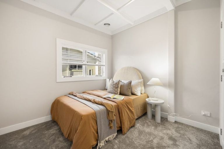 Photo of property in 8 Creamer Avenue, Belmont, Auckland, 0622