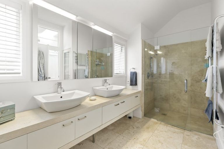 Photo of property in 8 Bayview Road, Hauraki, Auckland, 0622