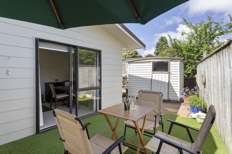 Photo of property in 40 Walton Avenue, Waikanae, 5036
