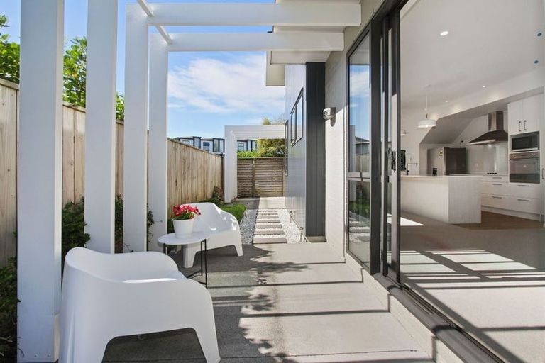 Photo of property in 15 Carder Court, Hobsonville, Auckland, 0618