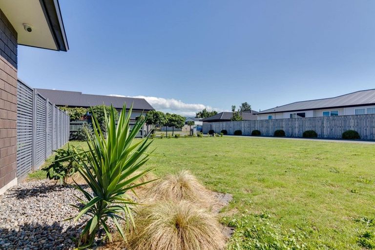 Photo of property in 1 Routhan Way, Carterton, 5713