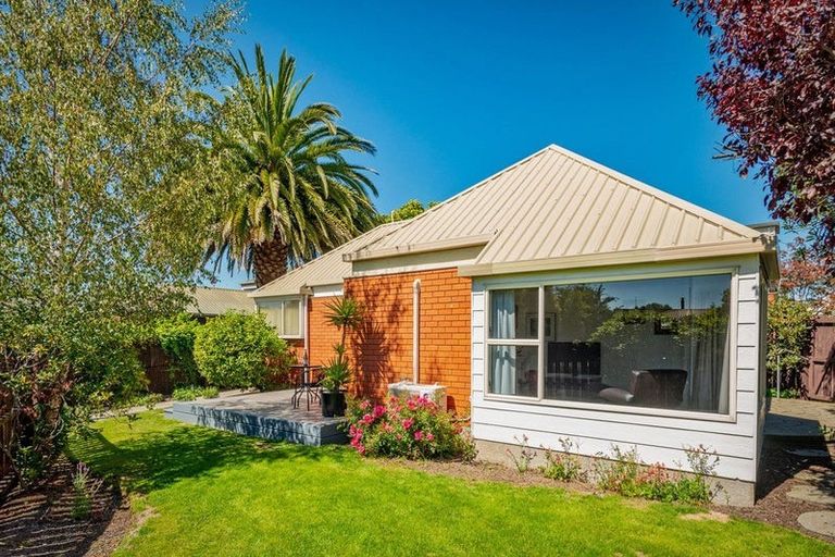 Photo of property in 1/8 Gatonby Place, Avonhead, Christchurch, 8042