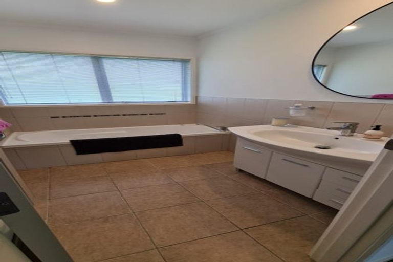 Photo of property in 10 Trust Place, Sunnyhills, Auckland, 2010