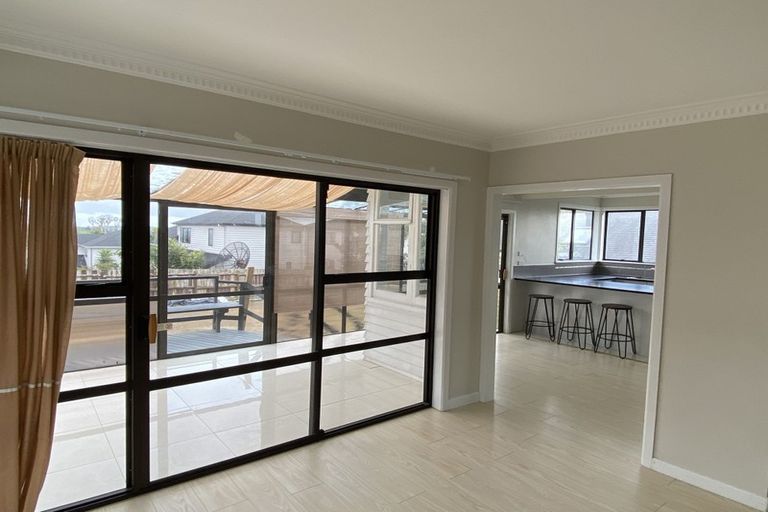 Photo of property in 17 Bradbury Road, Botany Downs, Auckland, 2010