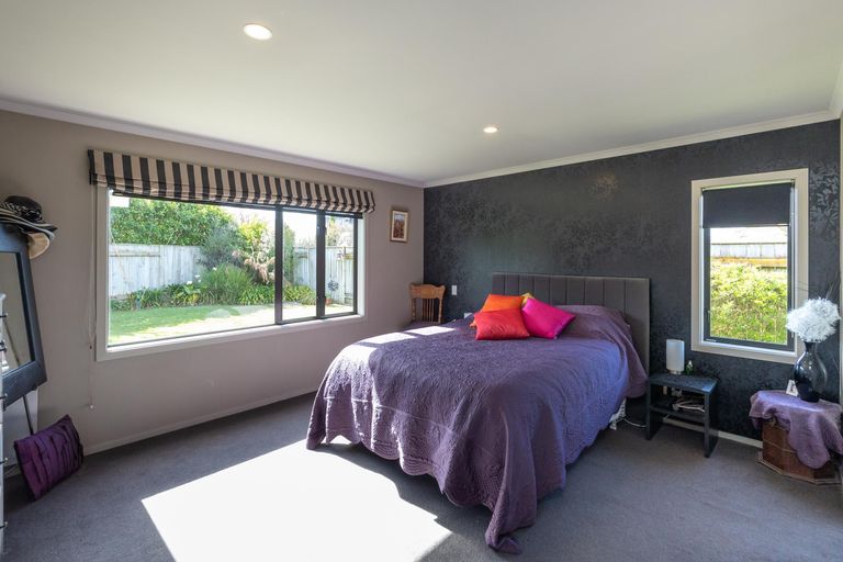 Photo of property in 95a Schnell Drive, Kelvin Grove, Palmerston North, 4414