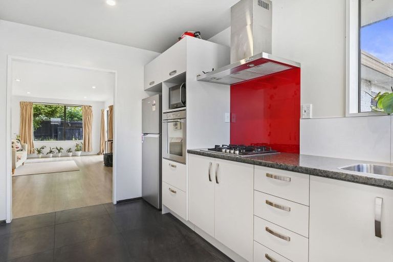 Photo of property in 2/99 Denise Crescent, Hornby, Christchurch, 8042