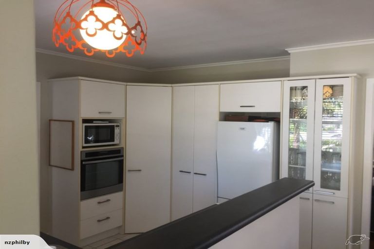 Photo of property in 1/1 Sylvan Park Avenue, Milford, Auckland, 0620