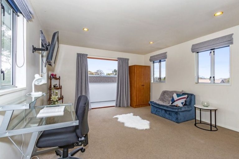 Photo of property in 10 Godfrey Place, Ilam, Christchurch, 8041