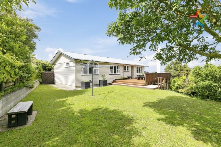 Photo of property in 17 Kingsley Street, Stokes Valley, Lower Hutt, 5019
