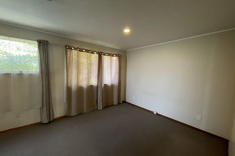 Photo of property in 28 Glenfinn Place, Massey, Auckland, 0614