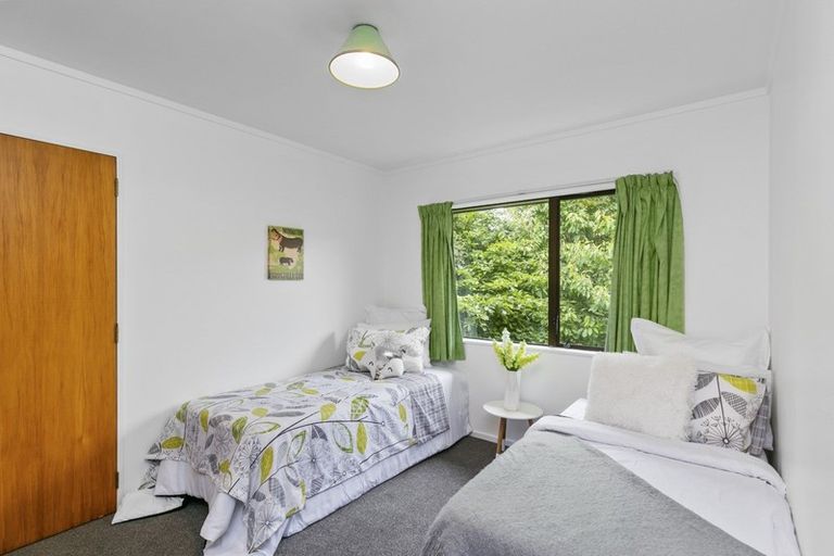 Photo of property in 11 Ellwood Place, Churton Park, Wellington, 6037