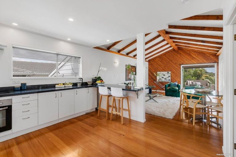 Photo of property in 17 Curacao Place, Half Moon Bay, Auckland, 2012