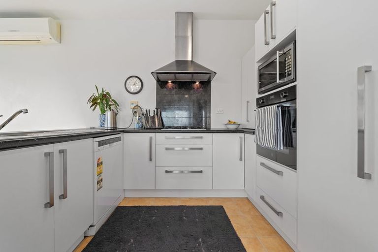 Photo of property in 41 Highcrest Heights, Westmorland, Christchurch, 8025