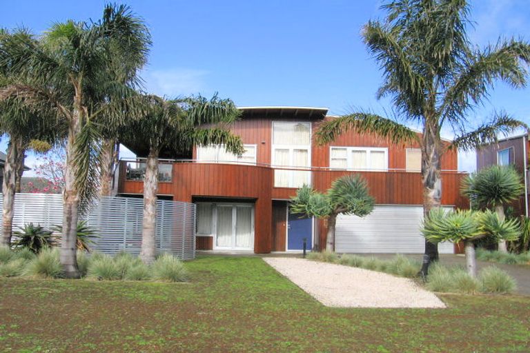 Photo of property in 203 Harbour View Road, Whangamata, 3620