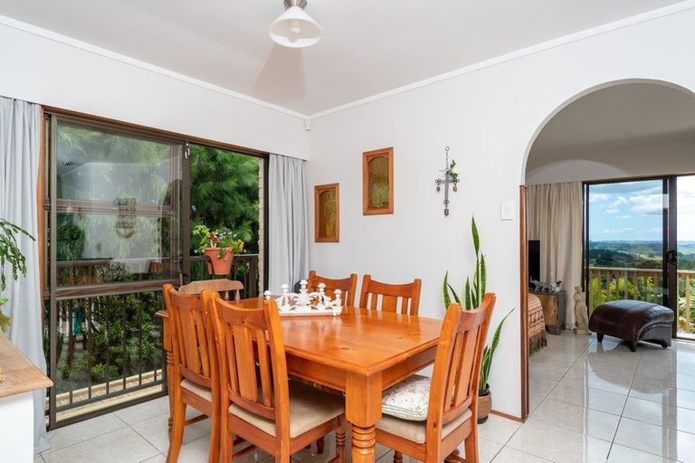 Photo of property in 1069 Scenic Drive North, Swanson, Auckland, 0816