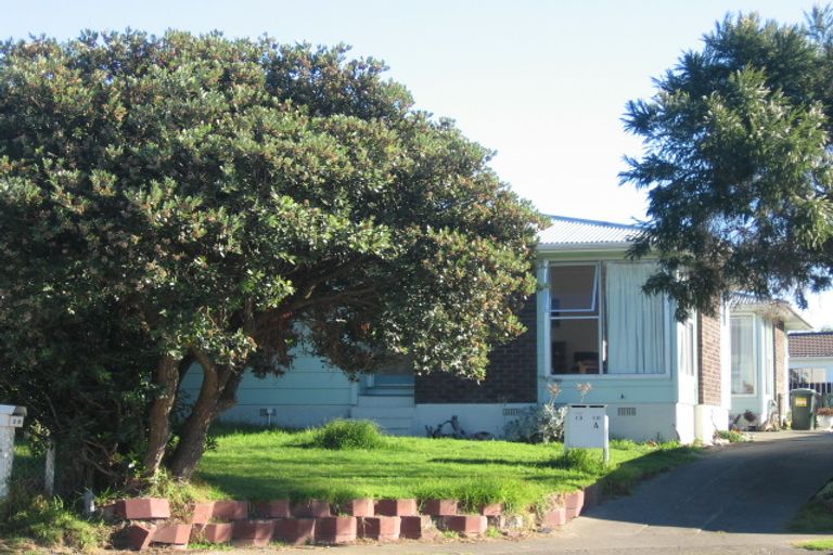 Photo of property in 10-10a Simcox Street, Otaki Beach, Otaki, 5512