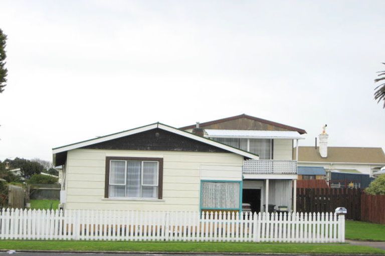 Photo of property in 13 Queen Street, Waitara, 4320