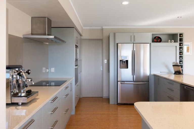 Photo of property in 16 Gunbar Drive, Welcome Bay, Tauranga, 3175