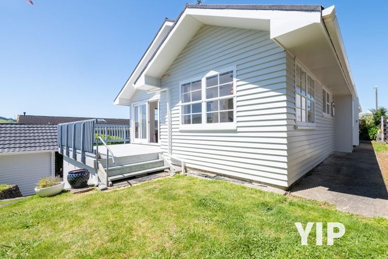 Photo of property in 29 Cranwell Street, Churton Park, Wellington, 6037