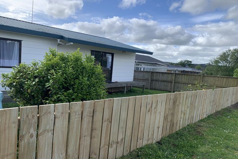 Photo of property in 20 Booth Crescent, Tuakau, 2121