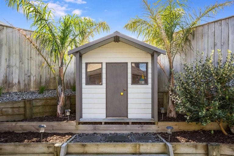 Photo of property in 18 Peel Lane, Aotea, Porirua, 5024