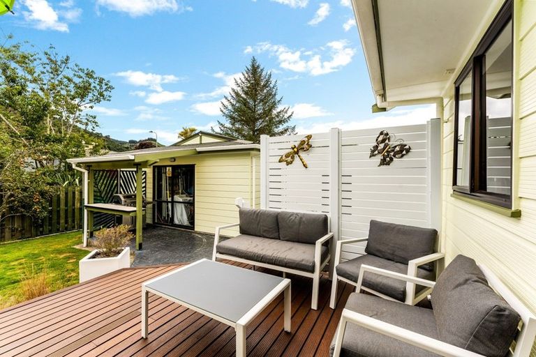 Photo of property in 42 Delaware Grove, Totara Park, Upper Hutt, 5018