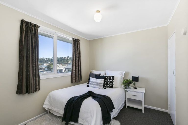 Photo of property in 2/55 Apu Crescent, Lyall Bay, Wellington, 6022