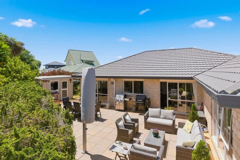 Photo of property in 10 Barrett Drive, Waikanae Beach, Waikanae, 5036