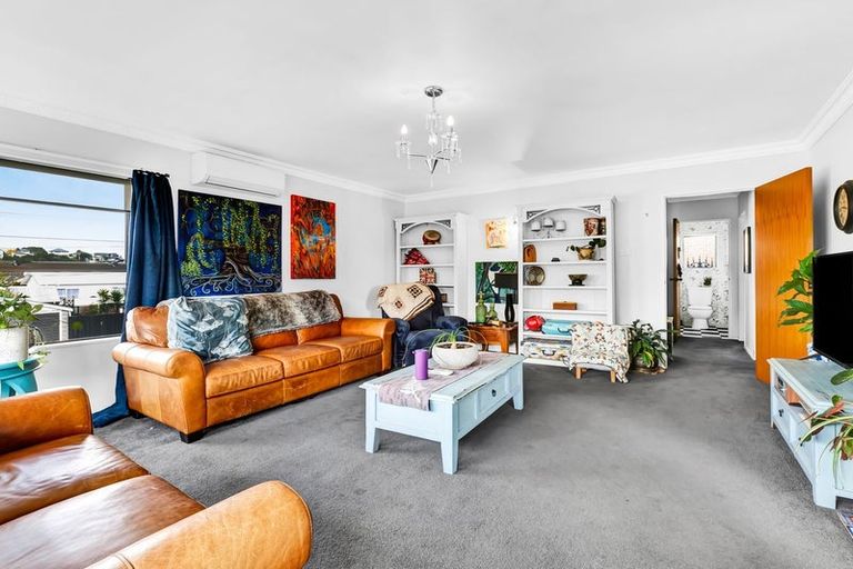 Photo of property in 8a Birdwood Avenue, Moturoa, New Plymouth, 4310