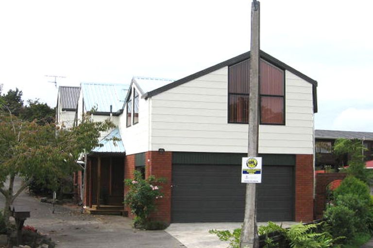 Photo of property in 2/8 Juneau Place, Glendene, Auckland, 0602