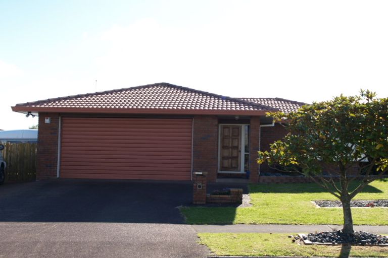 Photo of property in 9 John Lister Close, Golflands, Auckland, 2013