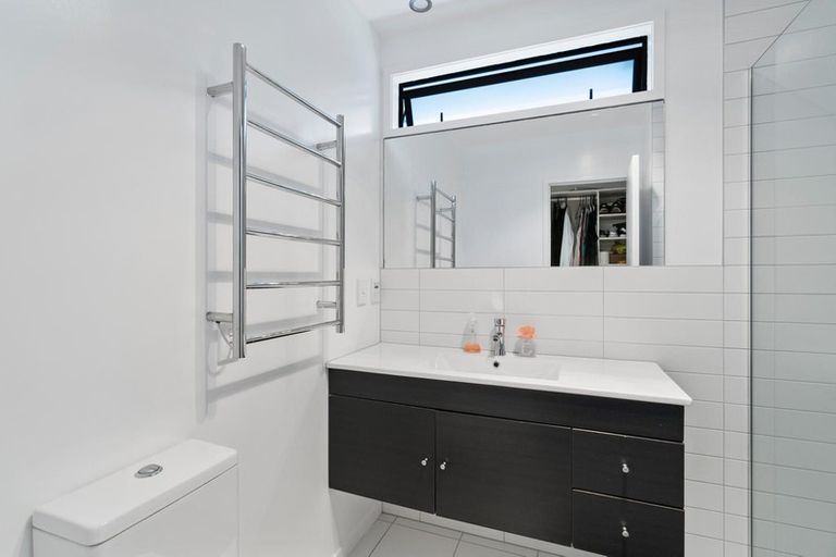 Photo of property in 13 Constable Lane, West Harbour, Auckland, 0618