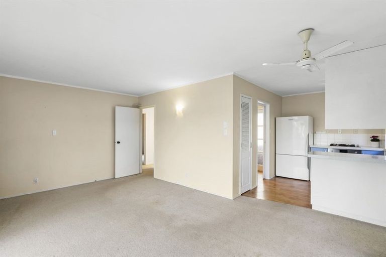Photo of property in 1/2 Orewa Street, Torbay, Auckland, 0630
