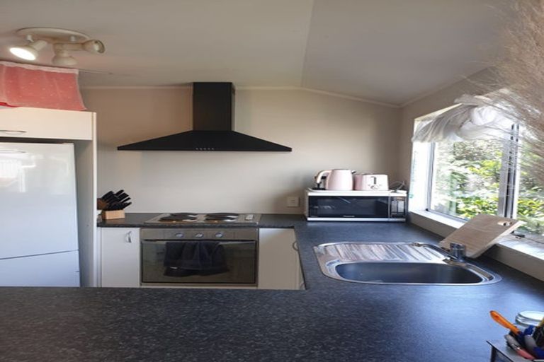 Photo of property in 26 Edwards Avenue, Henderson, Auckland, 0610