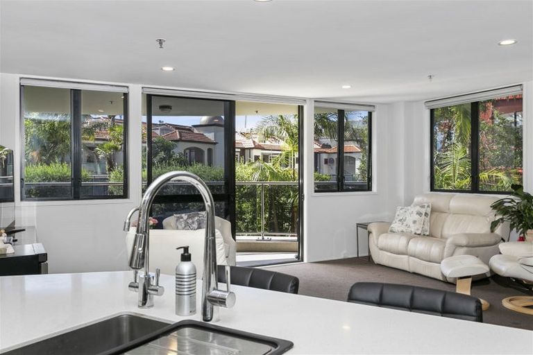 Photo of property in Mon Desir Apartments, 1d/173 Hurstmere Road, Takapuna, Auckland, 0622