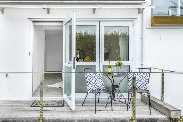 Photo of property in 2/24 Selwyn Road, Cockle Bay, Auckland, 2014