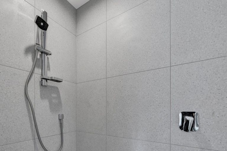 Photo of property in 31 Ninia Road, Paraite, New Plymouth, 4373