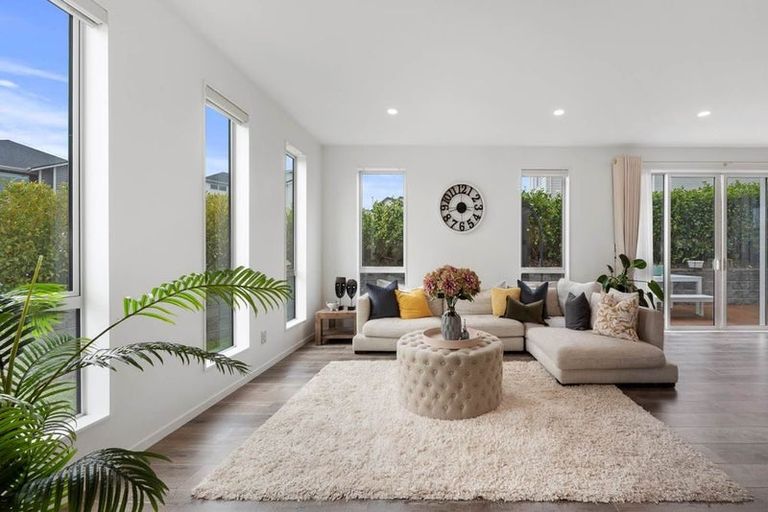 Photo of property in 18 Parkview Drive, Gulf Harbour, Whangaparaoa, 0930