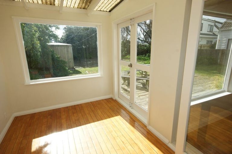 Photo of property in 20 Lyall Parade, Lyall Bay, Wellington, 6022