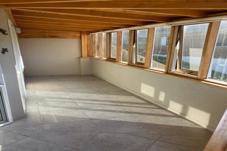 Photo of property in 8 Greenridge Court, Glenfield, Auckland, 0629