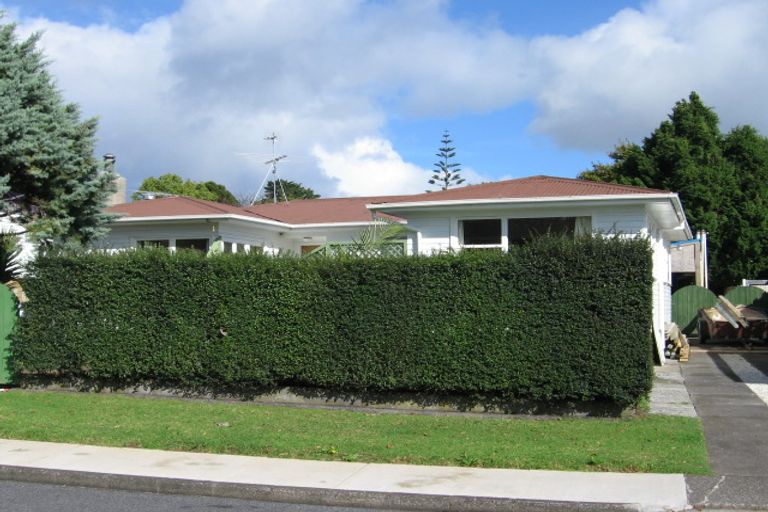 Photo of property in 8 Bayside Avenue, Te Atatu Peninsula, Auckland, 0610