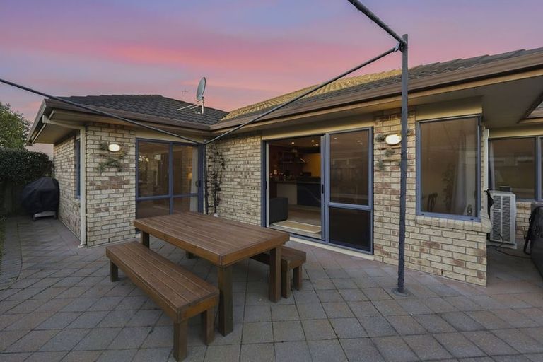 Photo of property in 40 Mcleod Place, Papamoa Beach, Papamoa, 3118